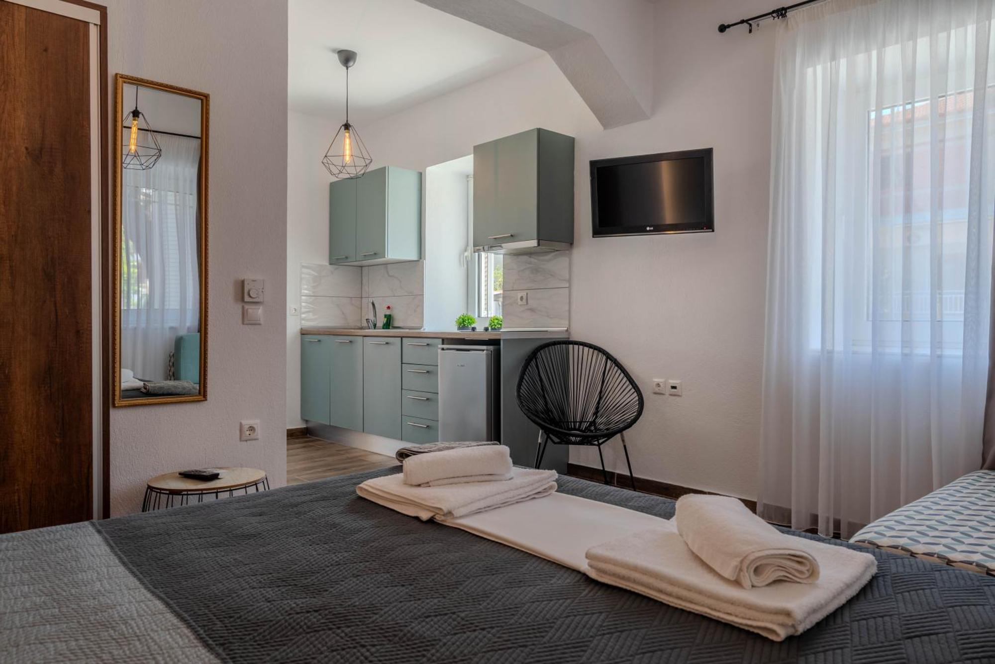 Aigli Luxury Studios Nea Roda Extérieur photo